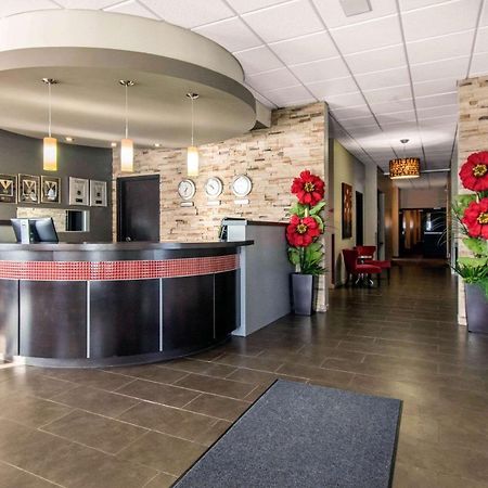 Econo Lodge Inn & Suites Saint Apollinaire Kültér fotó