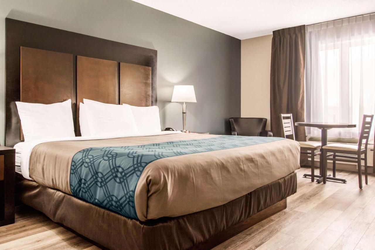 Econo Lodge Inn & Suites Saint Apollinaire Kültér fotó