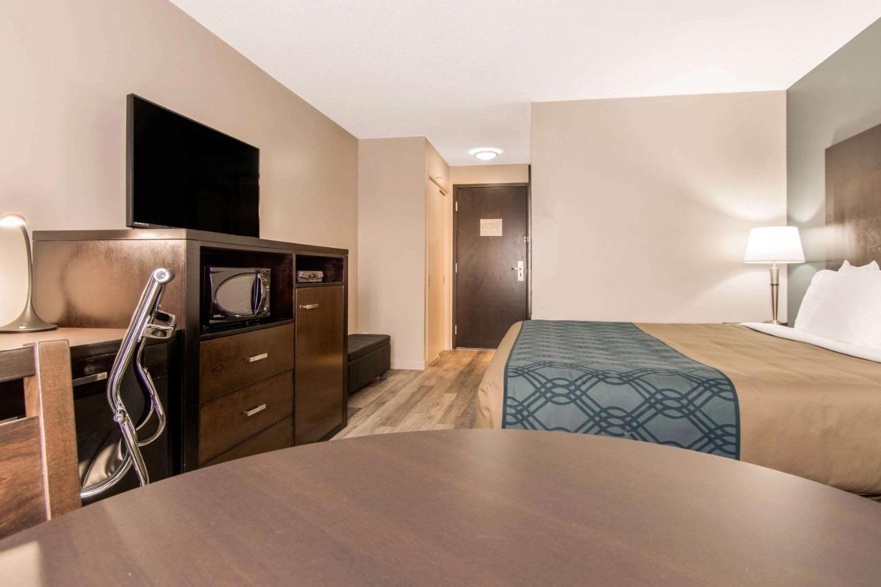 Econo Lodge Inn & Suites Saint Apollinaire Kültér fotó