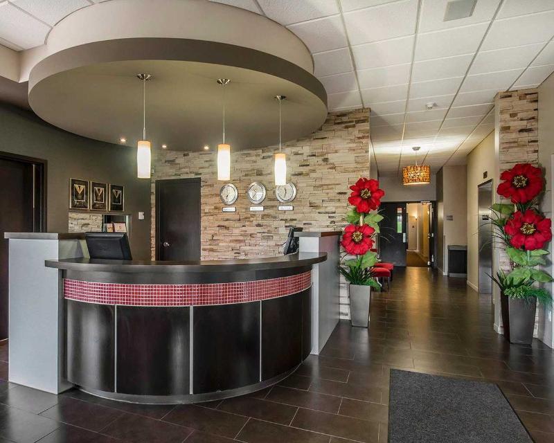 Econo Lodge Inn & Suites Saint Apollinaire Kültér fotó
