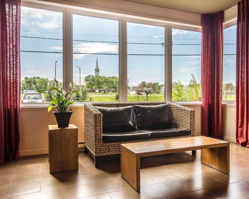 Econo Lodge Inn & Suites Saint Apollinaire Kültér fotó