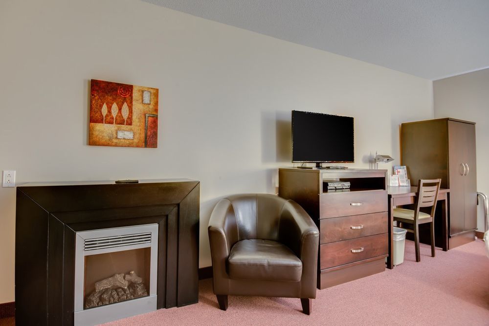 Econo Lodge Inn & Suites Saint Apollinaire Kültér fotó