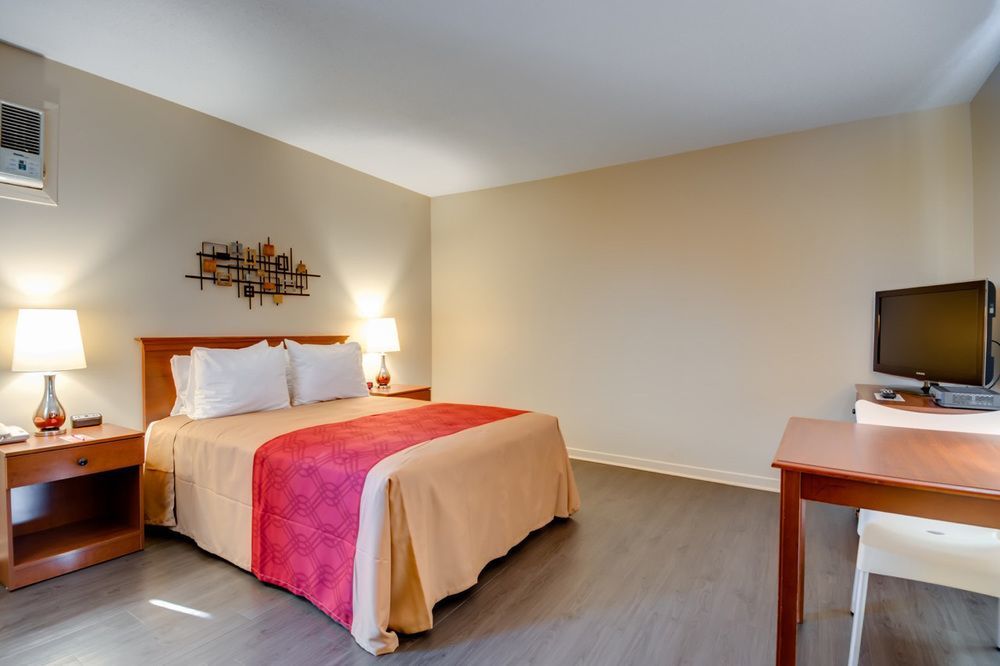 Econo Lodge Inn & Suites Saint Apollinaire Kültér fotó
