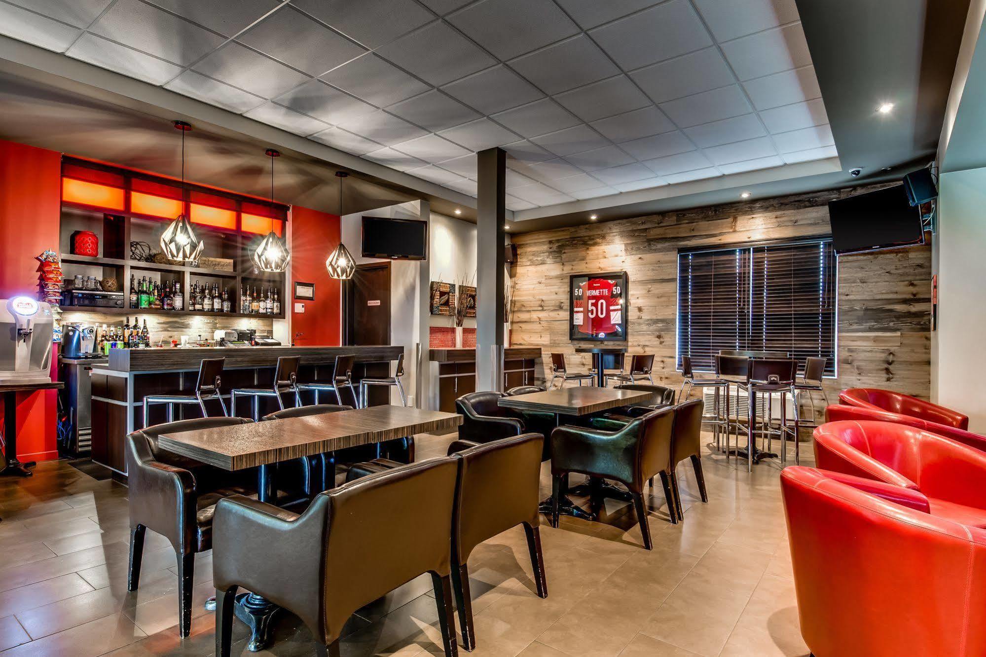 Econo Lodge Inn & Suites Saint Apollinaire Kültér fotó