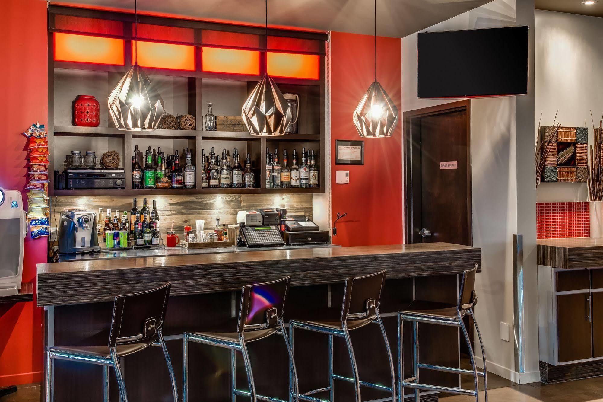 Econo Lodge Inn & Suites Saint Apollinaire Kültér fotó