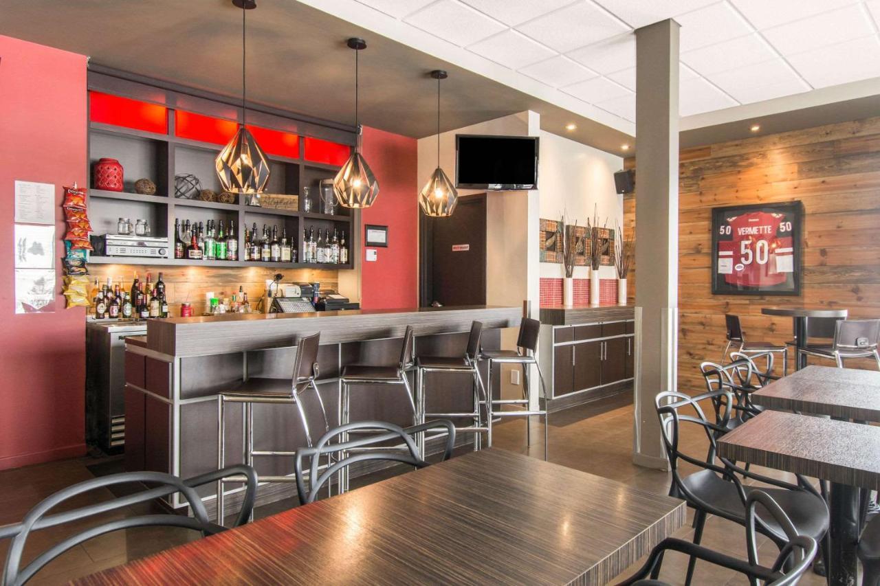 Econo Lodge Inn & Suites Saint Apollinaire Kültér fotó