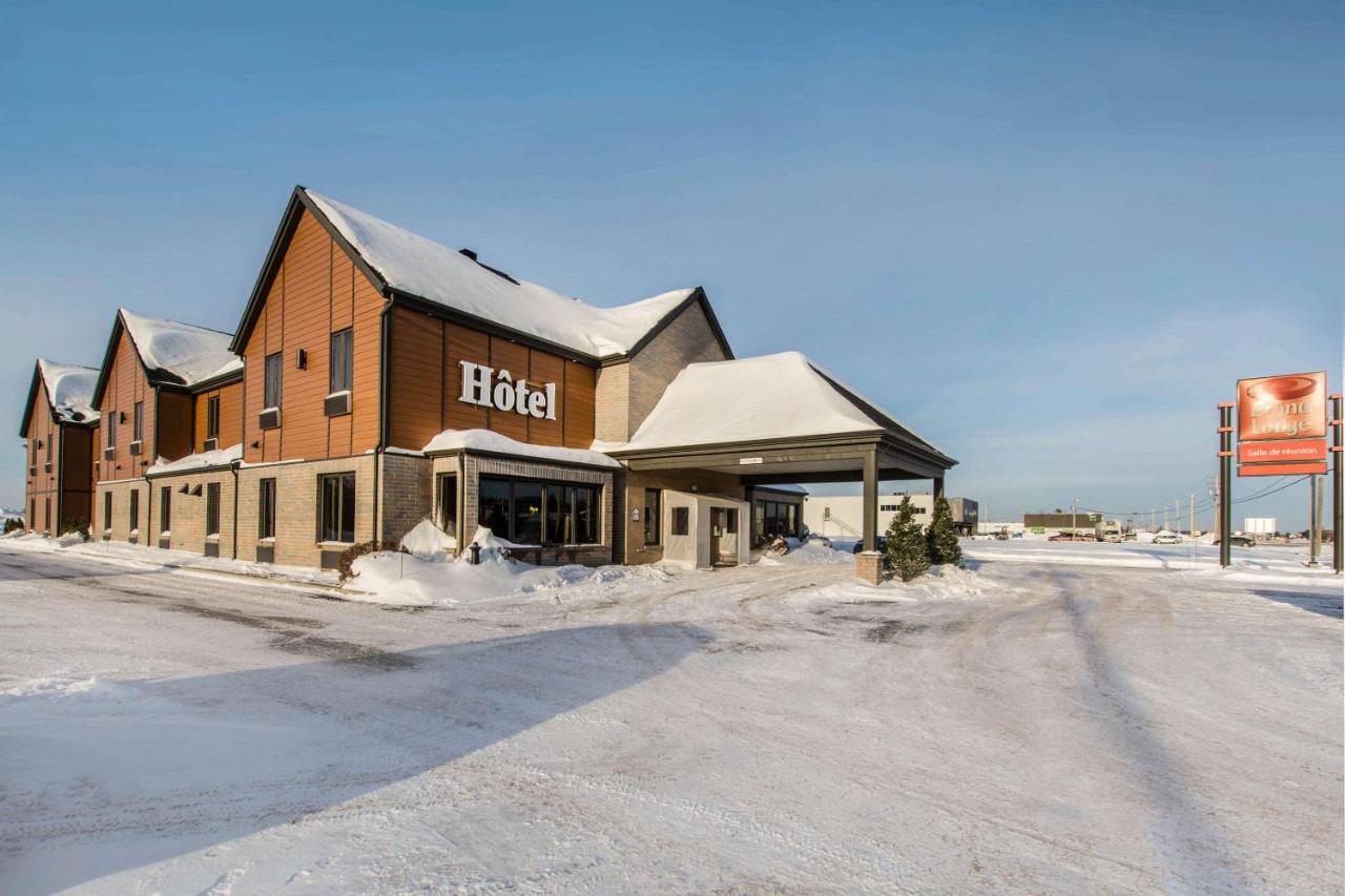 Econo Lodge Inn & Suites Saint Apollinaire Kültér fotó