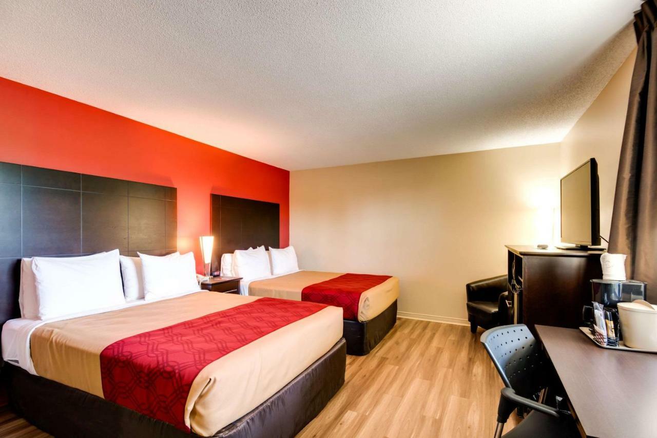 Econo Lodge Inn & Suites Saint Apollinaire Kültér fotó